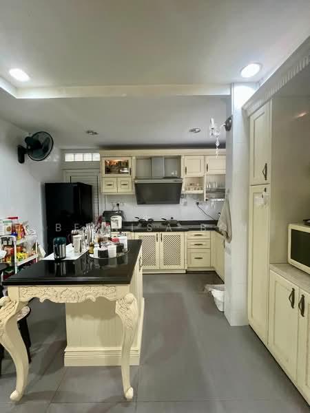 Semi-Detached House at SS3 - 4