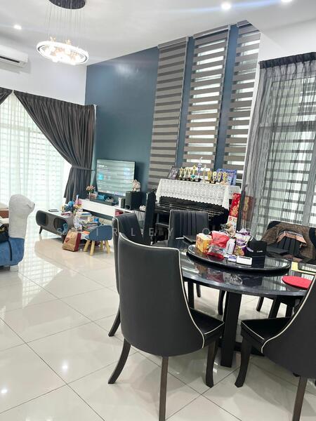 Zero-Lot Bungalow at Alma - 5