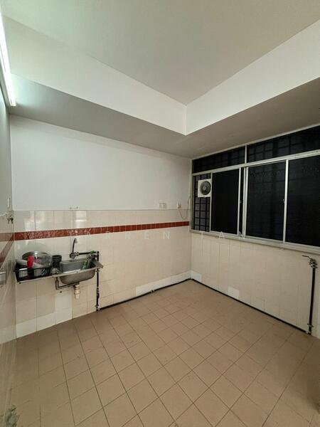 Lakes Condominiums / Pangsapuri Tasik - 3