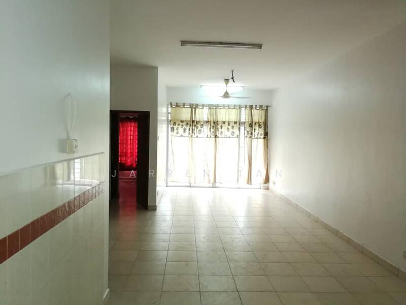 Lakes Condominiums / Pangsapuri Tasik - 1