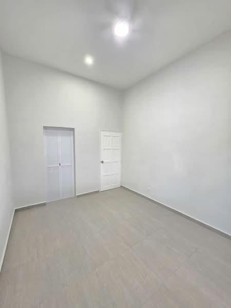 Taman Perling Jalan Camar - 2