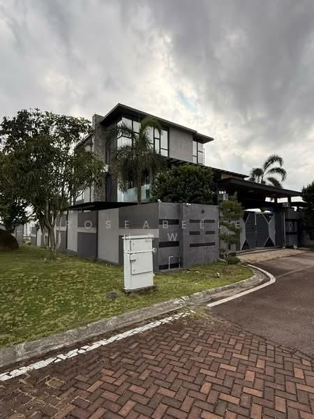 Cube on Hill - 3