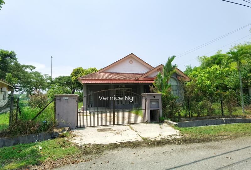 Pantai Sepang Putra - 1