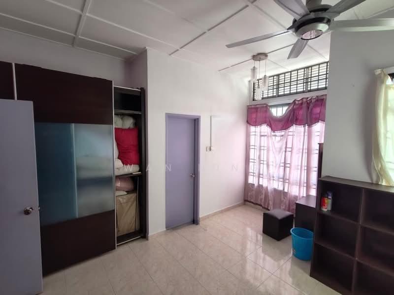 Setia Indah /Double Storey /End lot / Renovated / - 2