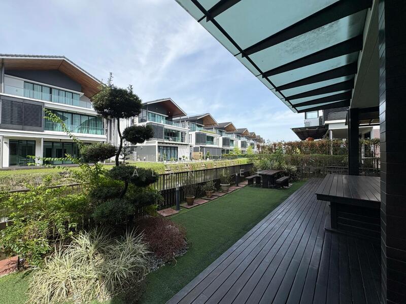 Senibong Cove - Isola Grandeur - 1