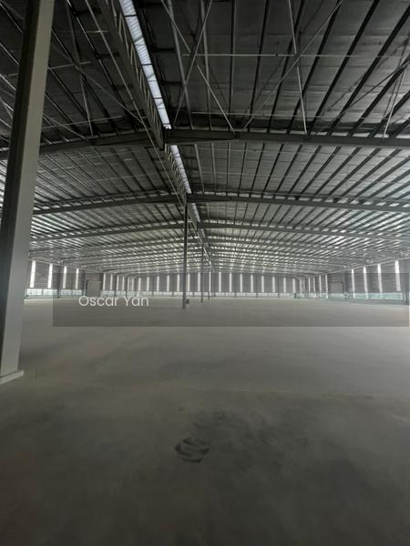 Detached factory at Desa Cemerlang - 4
