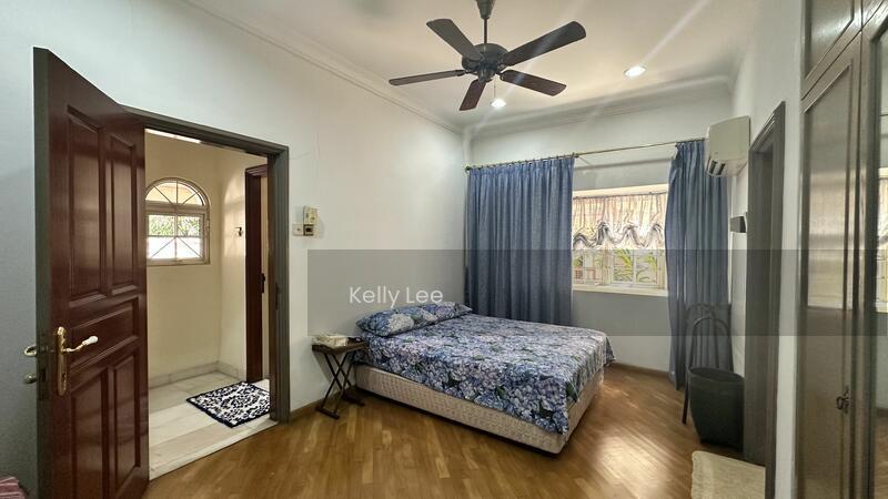 Bungalow at Bukit Pantai - 4