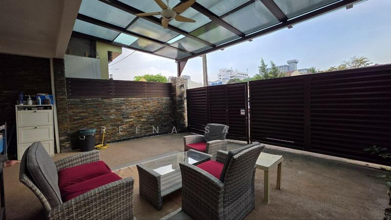 Terrace Single Storey with Loft Ss5 Kelana Jaya - 1