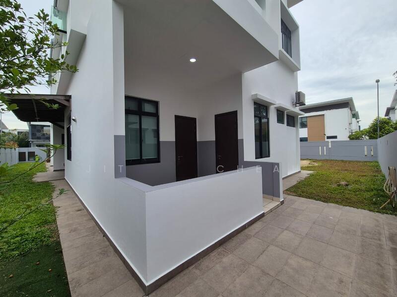 Taman Nusa Duta Duta 3 Bungalow Corner Lot - 2