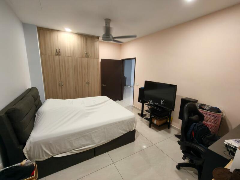 Bandar Bukit Raja : Casira 3 - 2