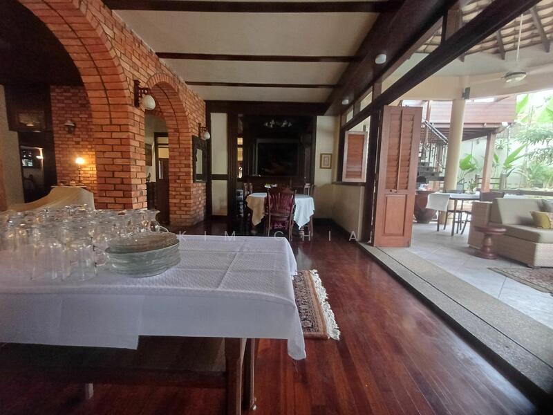 Bungalow at Seksyen 6 - 5