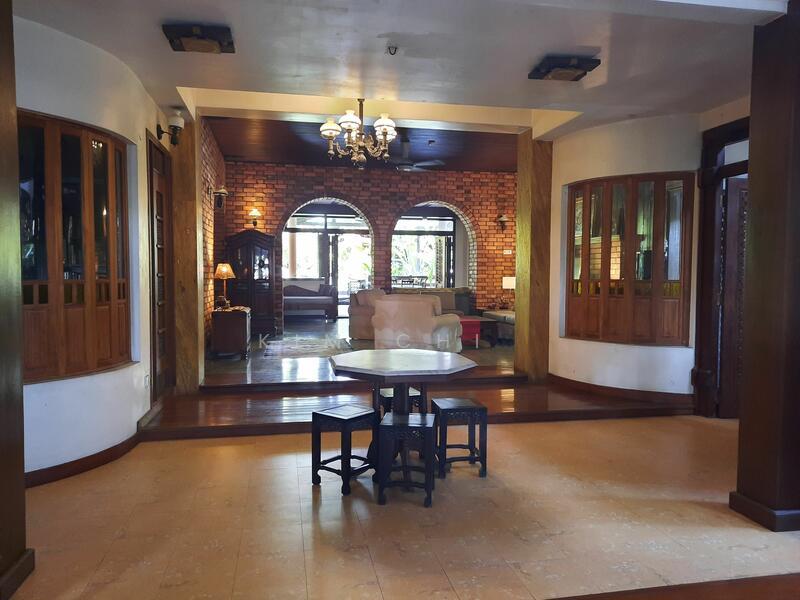 Bungalow at Seksyen 6 - 2