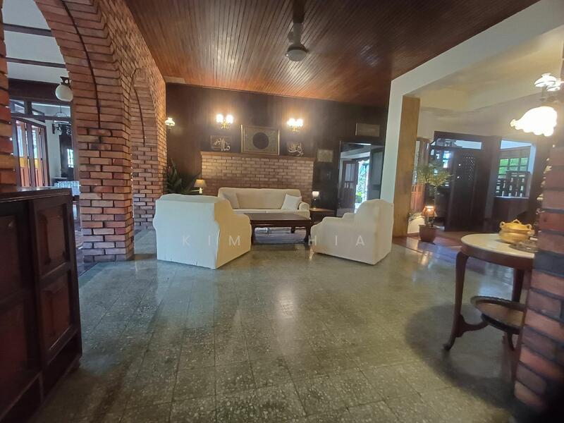 Bungalow at Seksyen 6 - 3