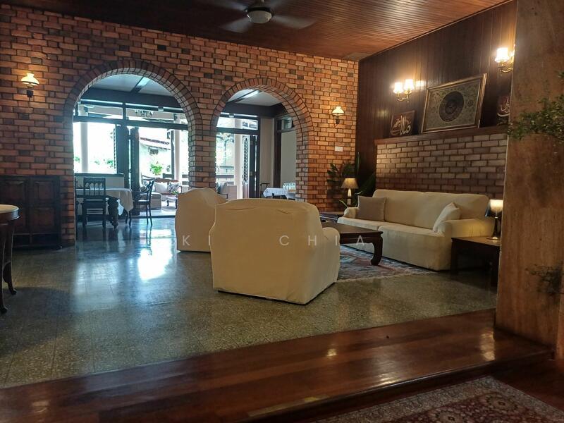 Bungalow at Seksyen 6 - 1