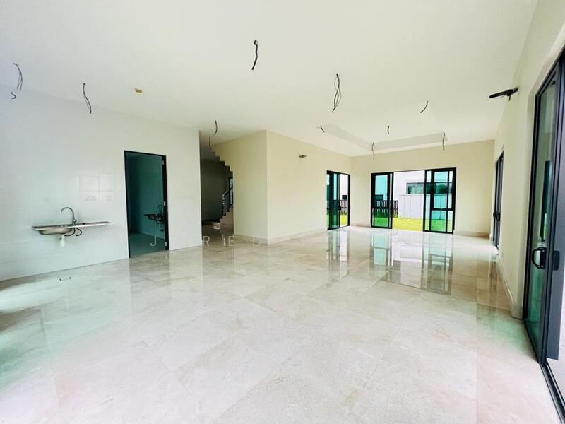 Charms Of Nusantara, Setia Eco Glades - 3