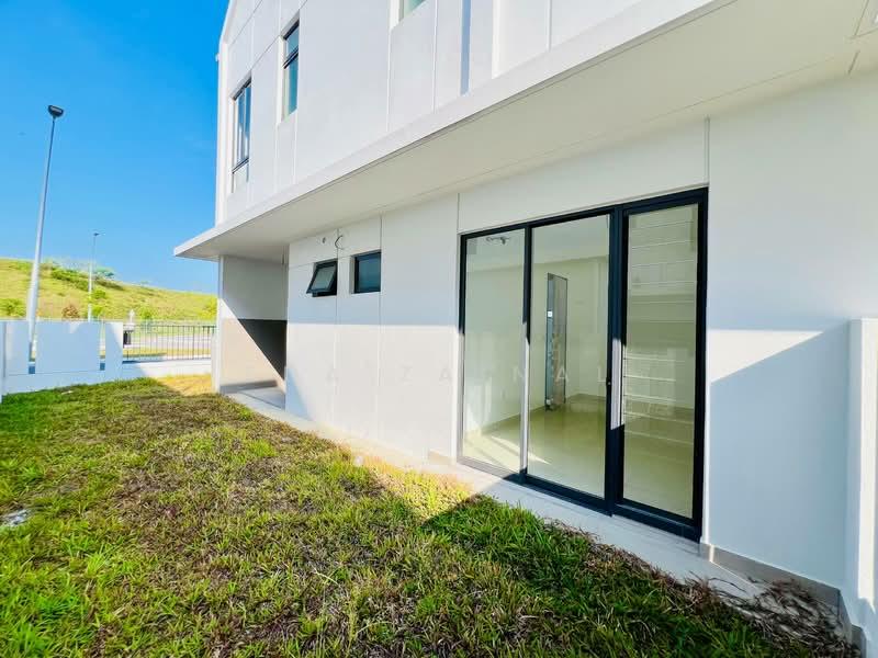 The Eighth, Elmina Green - 4