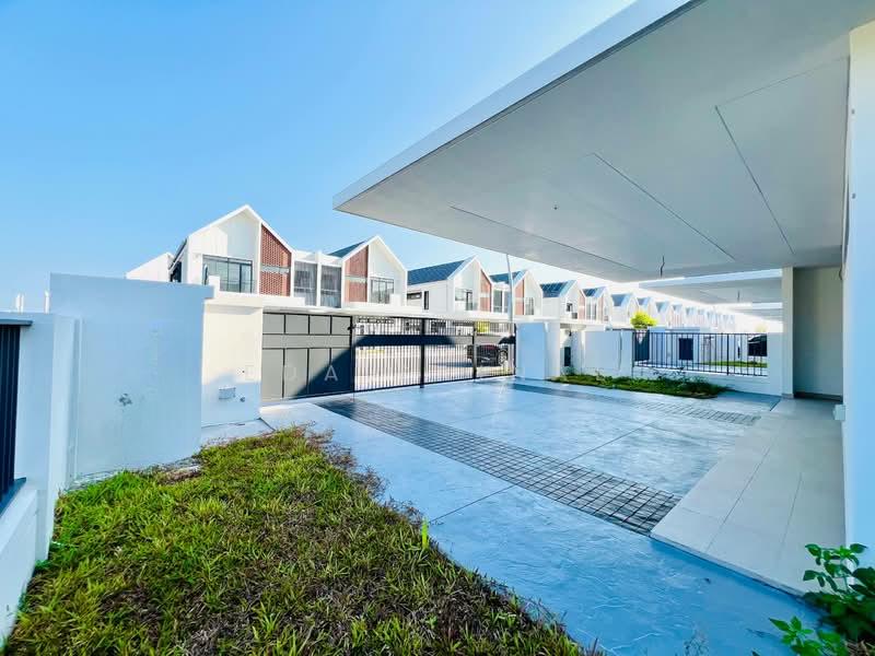 The Eighth, Elmina Green - 3