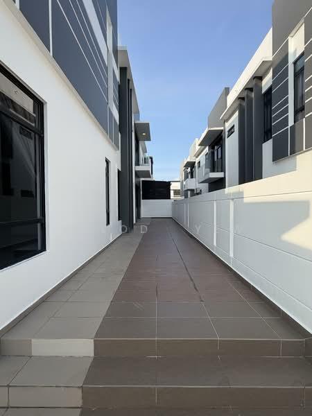 Garden Villas, Bukit Indah - 4