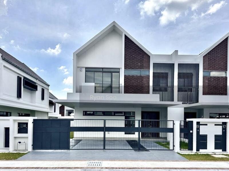 The Eighth, Elmina Green - 1