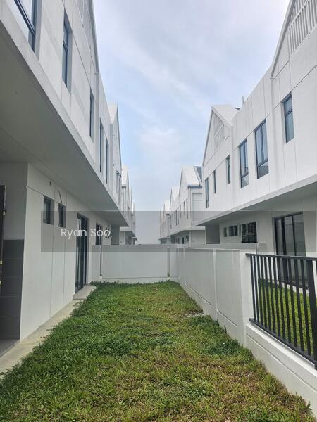 The Eighth, Elmina Green - 2