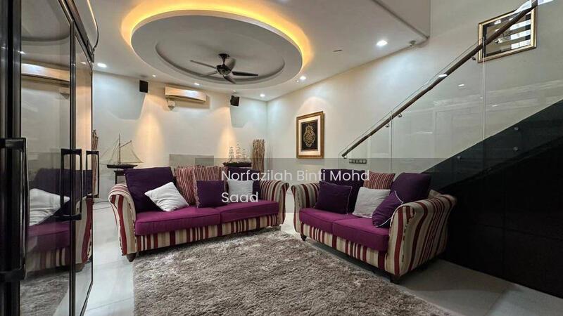 3 storey bungalow with pool, sunway rydgeway, taman melawati, KL - 1