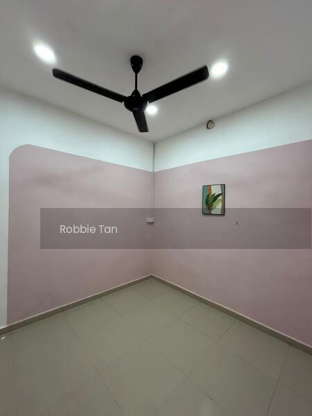 Taman Universiti Low Cost Corner - 4