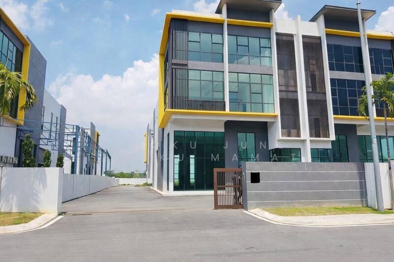 Factory Semi D Bandar Serenia Sepang - 1