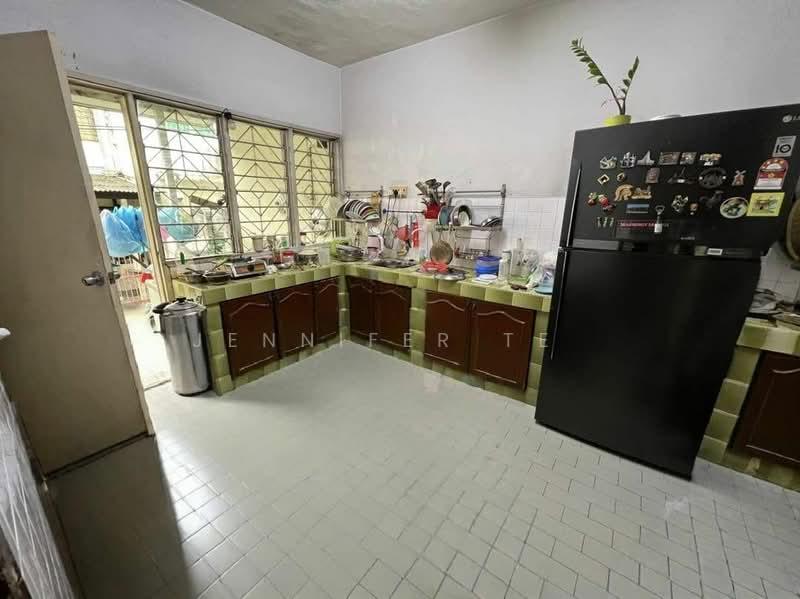 2-storey Terrace House at Taman Bidara - 4