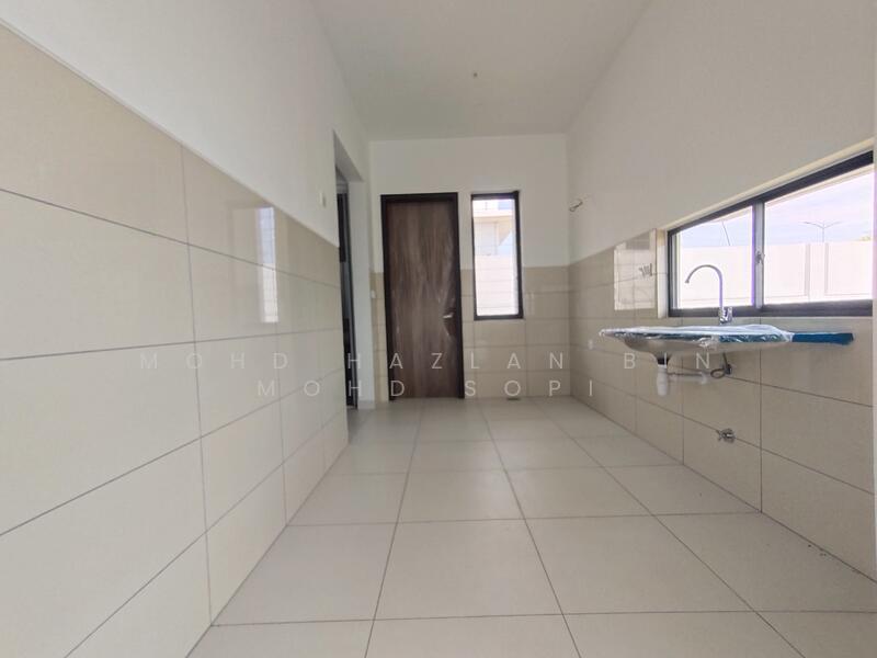 The Eighth, Elmina Green - 5