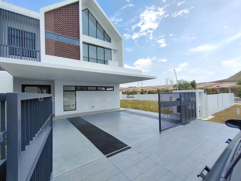 The Eighth, Elmina Green - 1