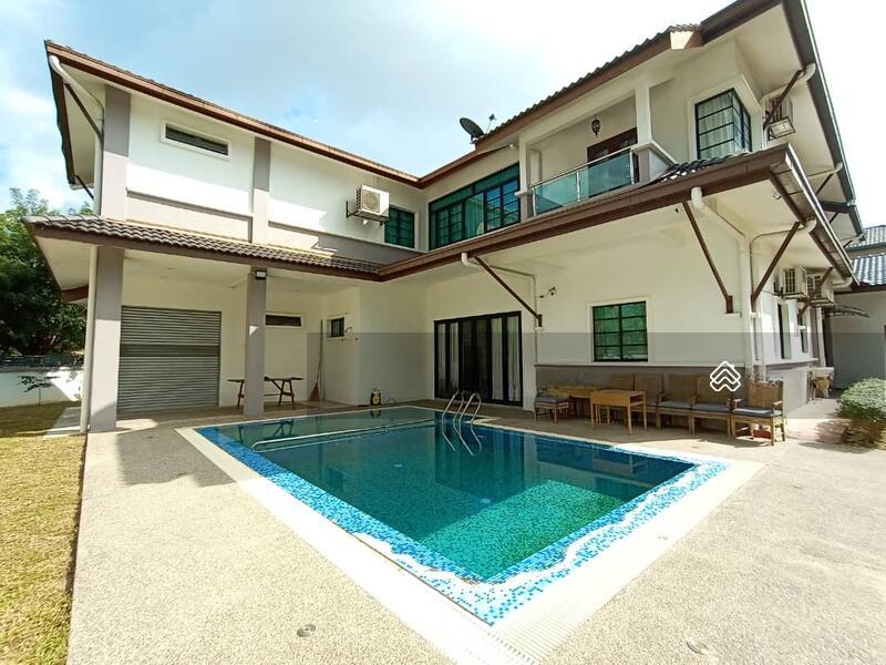 Exclusive Corner Bungalow House with Swimming Pool Nilai Impian - 5