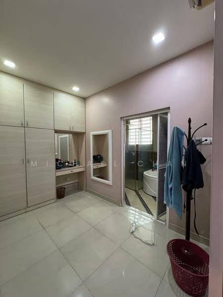Puteri 8 - 4