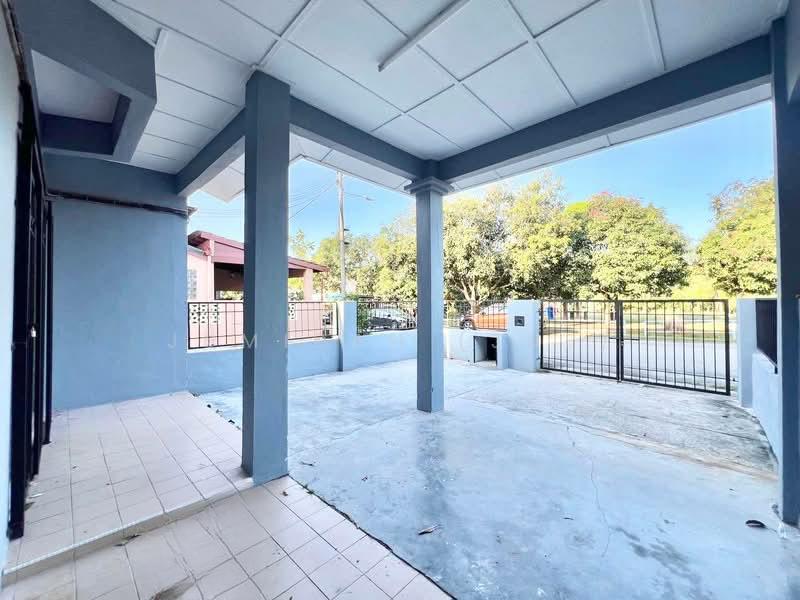 Taman Dahlia (Bandar Baru Salak Tinggi) - 4