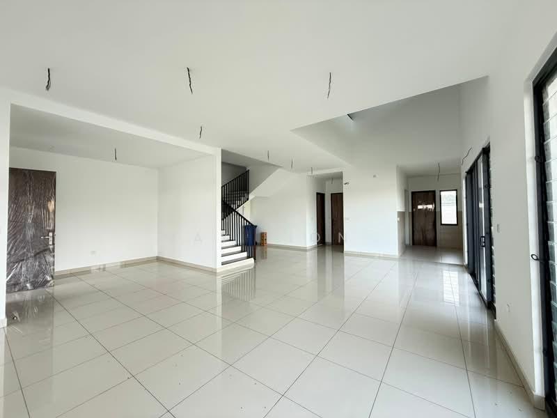 The Eighth, Elmina Green - 3