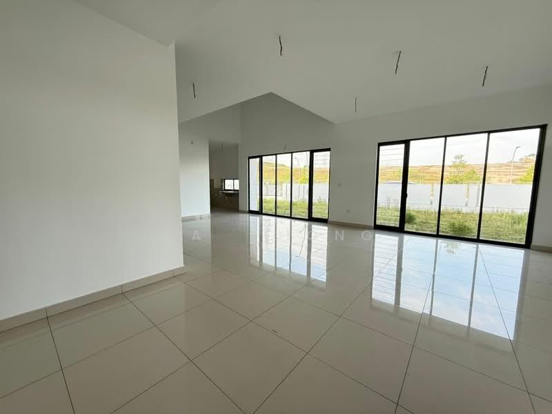 The Eighth, Elmina Green - 4