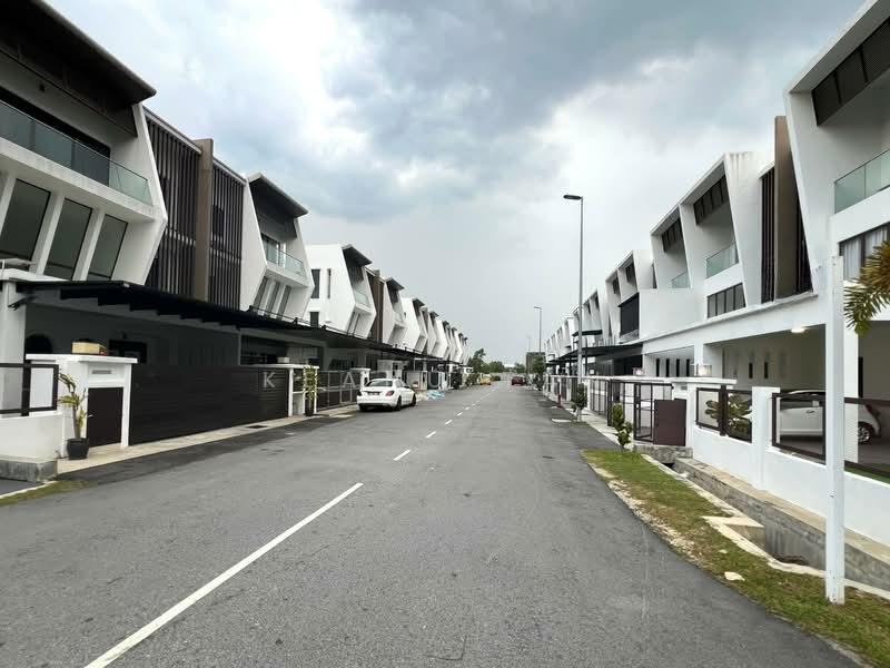 Veria @ Abadi Heights - 3