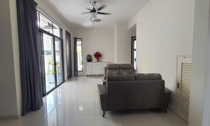 Avira Medini Iskandar - 1