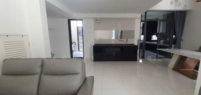 Avira Medini Iskandar - 3