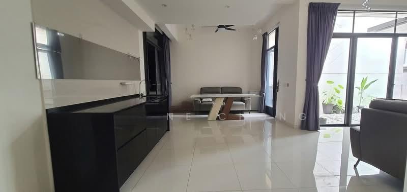 Avira Medini Iskandar - 2