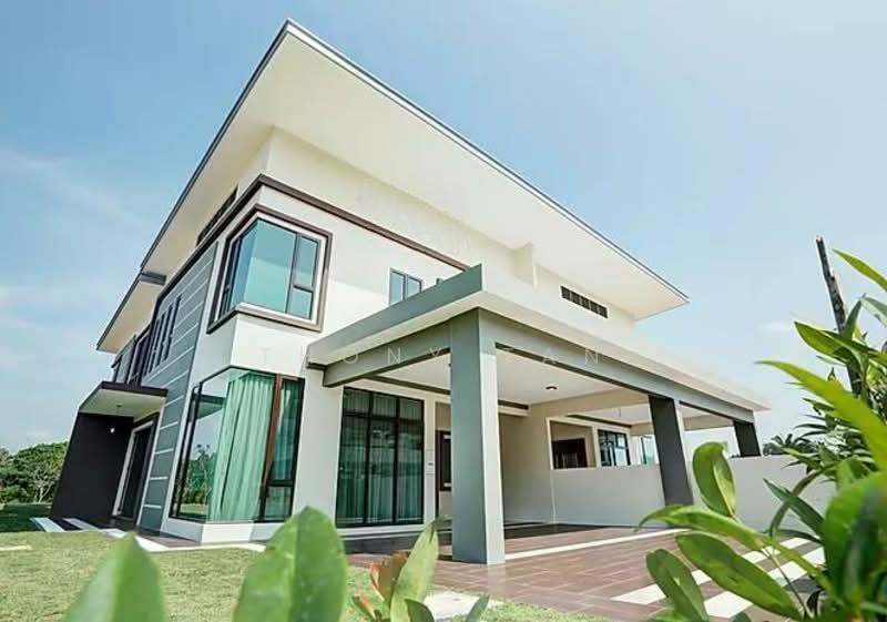 FREEHOLD 40x87 SEMI-D 2Sty @Ready Move-in - 1