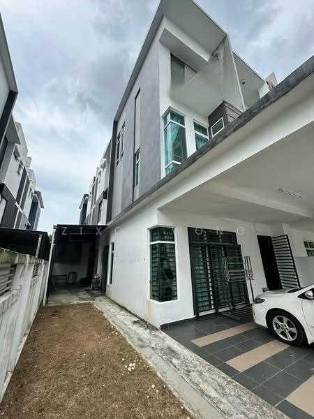 3 storey cluster @ Nusa Sentral - 2