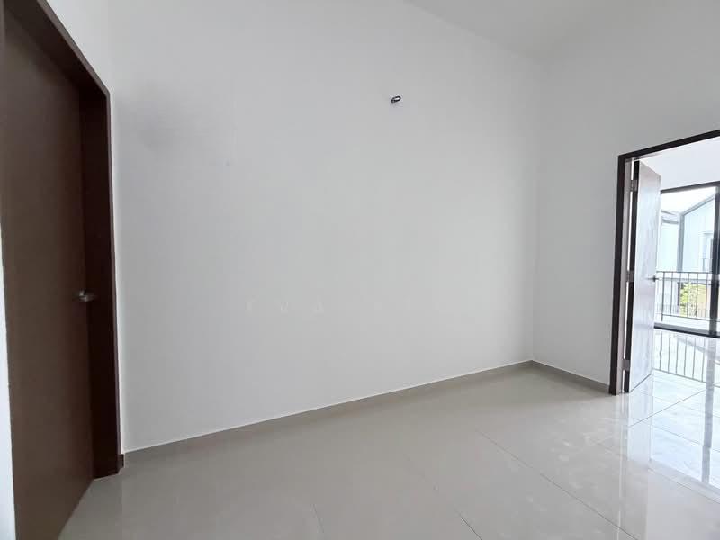 BAE Bandar Dato Onn - 2