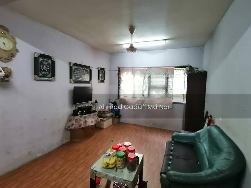 Apartment Taman Sungai Besi, Kuala Lumpur Blok 8 Tingkat 3 - 3