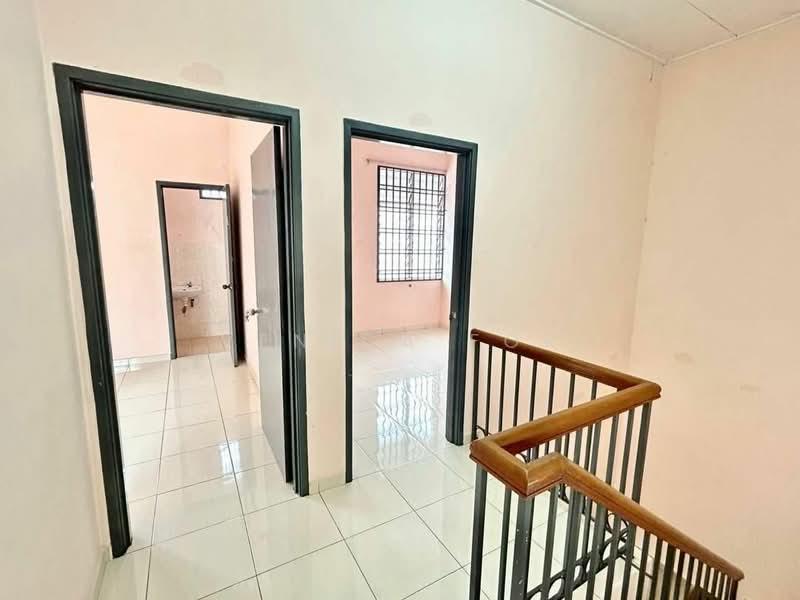 Bandar Putra kulai - 4