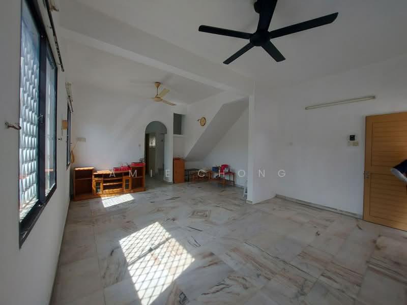 Station 18 Double Storey End Lot Move In Condition For Sale - 2