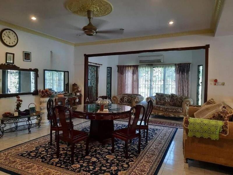 Corner Lot Bungalow in Bandar Baru Bangi - 4