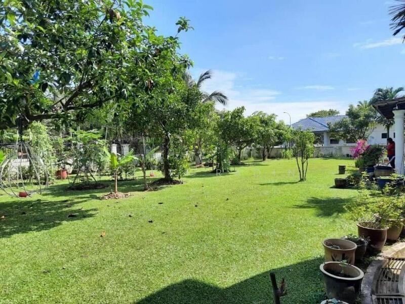 Corner Lot Bungalow in Bandar Baru Bangi - 2