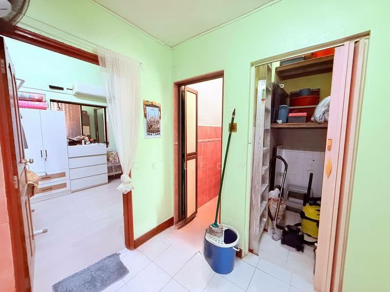 Single storey house for sale at johor jaya - 4