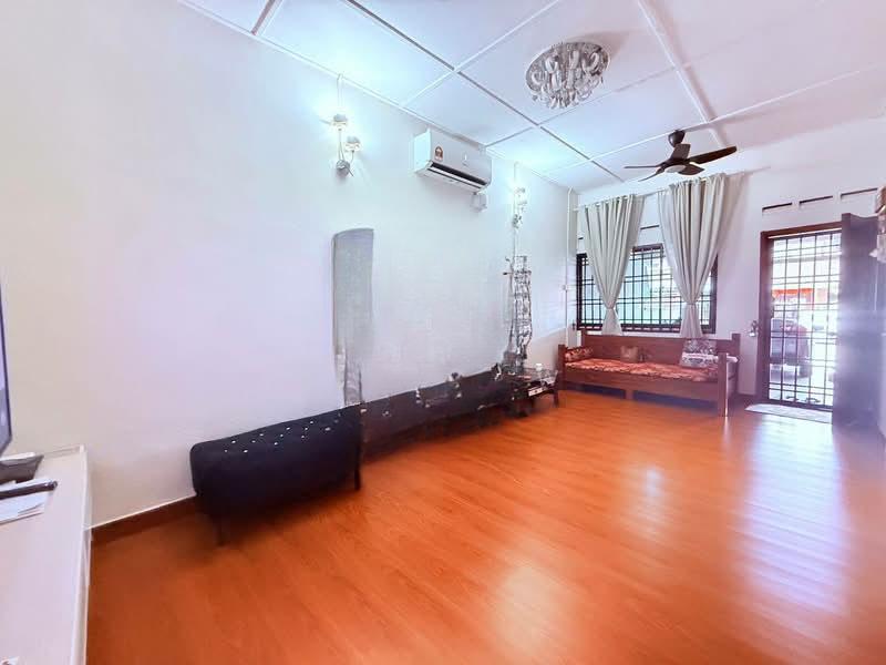 Single storey house for sale at johor jaya - 1