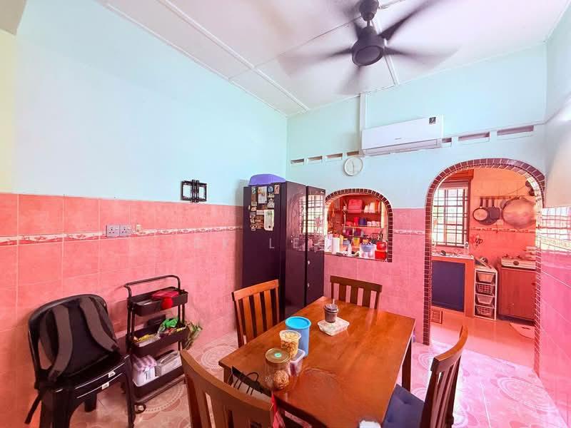 Single storey house for sale at johor jaya - 3